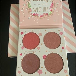 BH cottoncandy champagne blushlighter palette